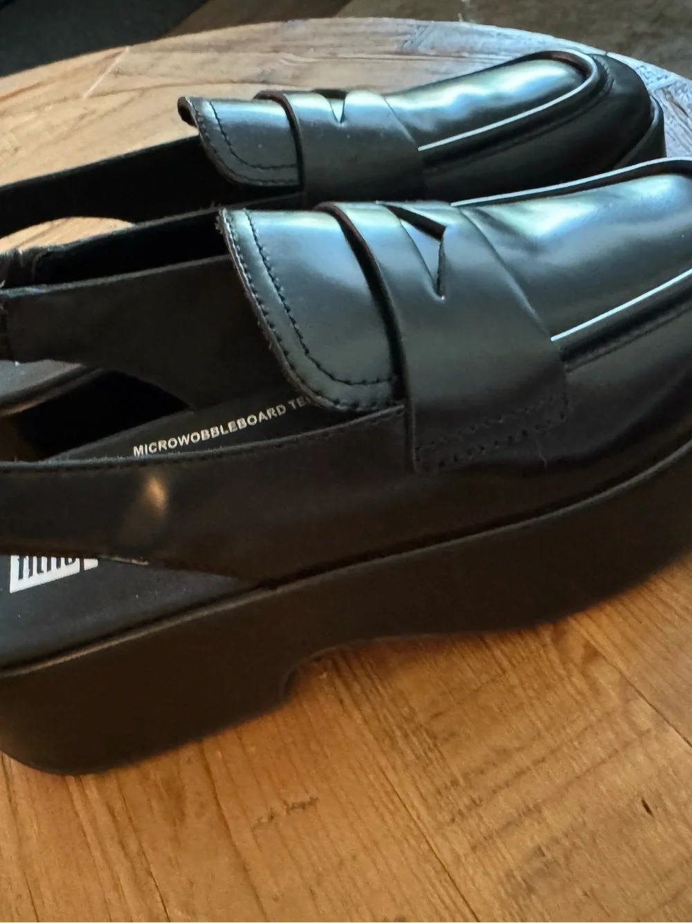 Fitflop leather black platform loafer Slingback.  Size 7.5 - Picture 2 of 4
